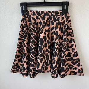 BooHoo Leopard Print Mini Skirt Size 4 EUC
